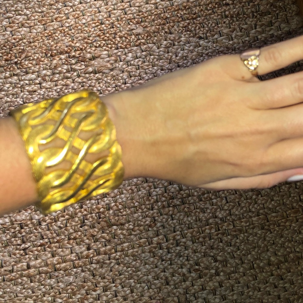 Gold bangle - Picture 2 of 4